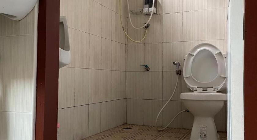 Oyo 799 Pudsadee Hotel Чиангмай Экстерьер фото